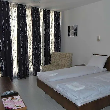 Hotel Tino & 4*
